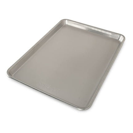 Nordic Ware Naturals Baker's Half Sheet Pan, Aluminium Baking Sheet with Superior Heat Conductivity, Premium Bakeware Made in The USA, Silver