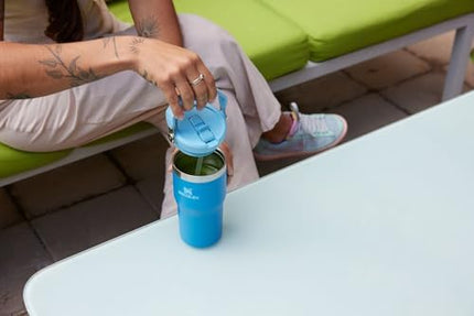 Vaso Stanley IceFlow 2.0 con Pajita y Asa, 591 ml, Tapa Abatible, Botella de Agua Antifugas, Acero Inoxidable Aislado, Sin BPA, Rojo Chili