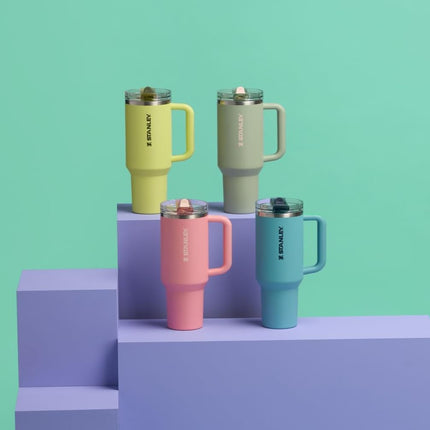 Vaso Stanley Quencher ProTour Flip Straw de 40 oz con tapa a prueba de fugas | Popote integrado y asa | Compatible con portavasos para viajes | Vaso térmico de acero inoxidable | Sin BPA | Pink Mesa