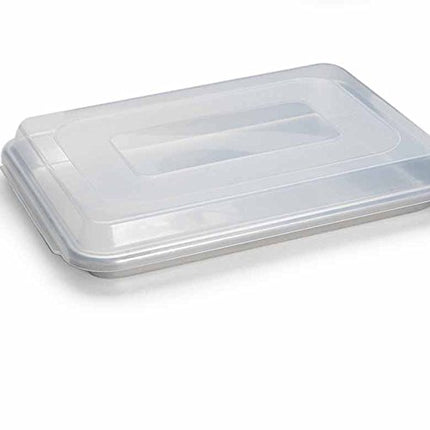 Nordic Ware Naturals Baker's Quarter Sheet with Lid, Aluminium Baking Tray, Premium Bakeware To Bake and Reheat Small Meals, Made in the USA, Silver