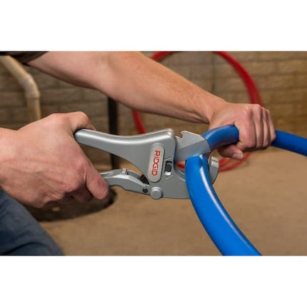 RIDGID 30088 Coupe-tube et tuyaux en plastique à cliquet Modèle RC-2375, Coupe-tube de 1/8 à 2-3/8 pouces, Chrome