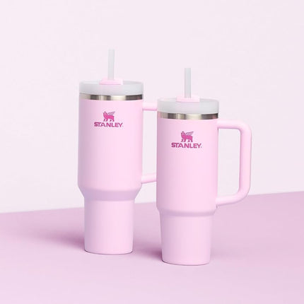 STANLEY Gobelet Quencher H2.0 avec poignée et paille 887 ml | Couvercle Flowstate 3 positions | Compatible porte-gobelet pour voyage | Tasse isotherme en acier inoxydable | Sans BPA | Fleur de cerisier
