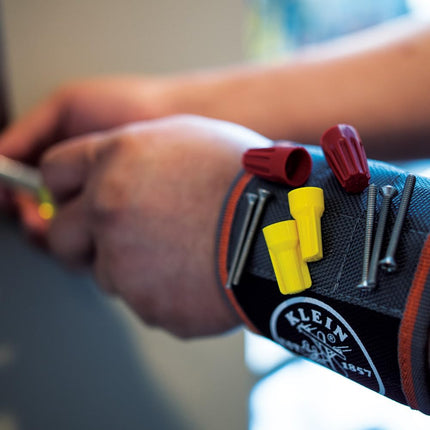 KLEIN TOOLS Tradesman Pro Magnetic Wristband 55895 Black with Orange/Gray