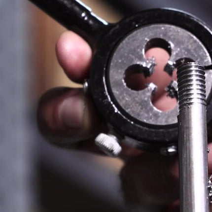 Terraja de roscar ajustable redonda de acero de alta velocidad Qualtech Serie DWT de Drill America, 2-1/2" de diámetro, tamaño M34 x 3 (Paquete de 1)
