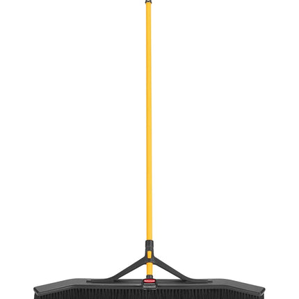 Balai à pousser Maximizer Rubbermaid Commercial Products avec brosses multi-usages, 91 cm de large, noir (2018728)