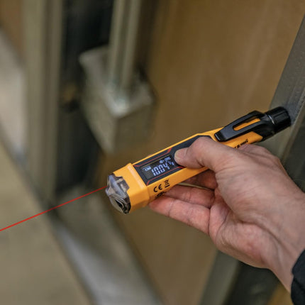 Probador de voltaje sin contacto Klein Tools NCVT-6, lápiz de CA de 12-1000 V con medida de distancia láser integrada, alarmas audibles y LED, clip de bolsillo