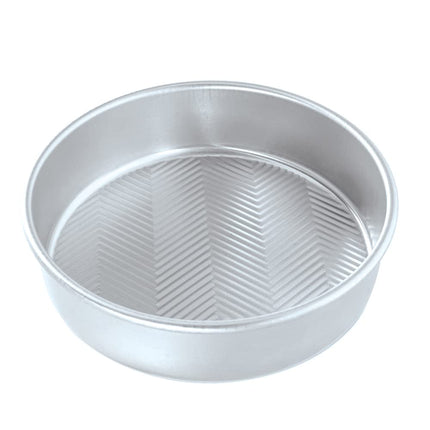 Nordic Ware Molde Redondo de Aluminio para Pastel de 9" Prism con Flujo de Aire Mejorado, Utensilios de Repostería Premium Hechos en EE. UU., Plateado