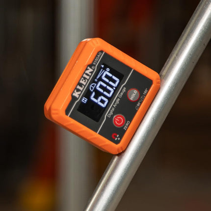 Klein Tools 80035 Nivel, Nivel Digital Electrónico y Medidor de Ángulos con Correas de Plomero, Mide Ángulos, Base Magnética, 2 Piezas