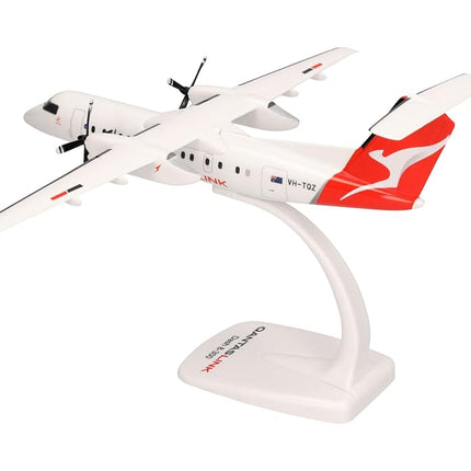 herpa 614221 Snap-Fit Model Plane QantasLink DHC-8-300 - VHTQZ Bundaberg Miniature 1:100 Scale Collectable Model with Base, Plastic Miniature Model, White, Red