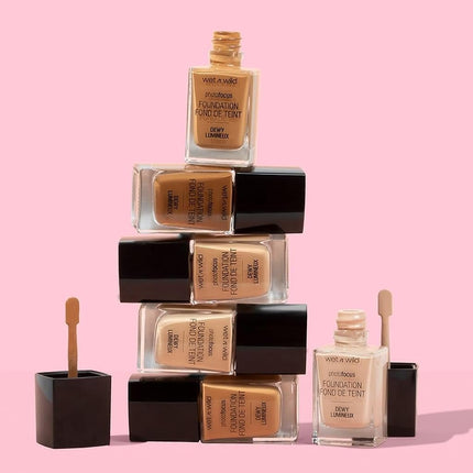 WET N WILD - Photo Focus Dewy Foundation Soft Beige - 0.95 oz (28 ml)