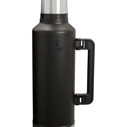Stanley Classic Legendary Vacuum Bottle 2.5 qt | W
