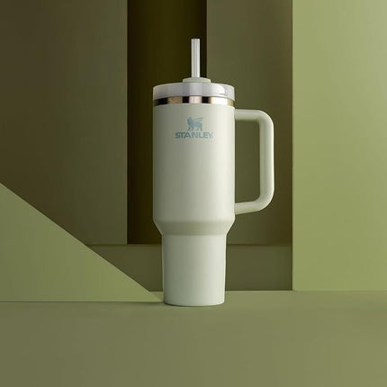 Vaso Stanley Quencher H2.0 FlowState, con aislamiento al vacío, de acero inoxidable, con tapa y pajita para agua, té helado, café, batidos y más, color niebla, 1.2 litros