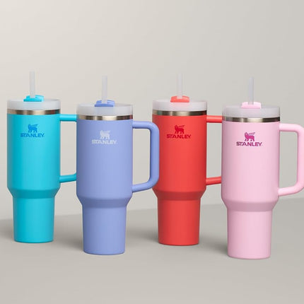 STANLEY Gobelet Quencher H2.0 avec poignée et paille 887 ml | Couvercle Flowstate 3 positions | Compatible porte-gobelet pour voyage | Tasse isotherme en acier inoxydable | Sans BPA | Fleur de cerisier