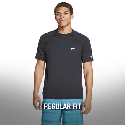 Speedo Camiseta de natación de manga corta para hombre con protección UV, corte regular, lisa