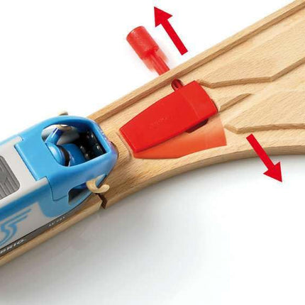 BRIO World Travel Switching Set Wooden Railway – Battery Passenger Train, Station & Switch Tracks, Includes Figures & Accessories, Compatible with BRIO World, Toy Gift for Kids 3 Years and Up
