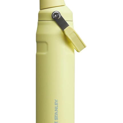 Botella de agua Stanley IceFlow de 700 ml - Tapa con boquilla en ángulo - Botella de agua ligera a prueba de fugas para viajes y gimnasio, acero inoxidable con aislamiento al vacío, sin BPA - Azure