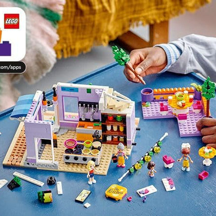 LEGO Friends La Cocina Comunitaria de Heartlake City 41747, Juego de Construcción de Simulación, Diversión Creativa para Niños y Niñas de 8 Años en Adelante, con 3 Minimuñecas, 1 Micromuñeca, un Gato Mascota y Muchos Accesorios de Cocina