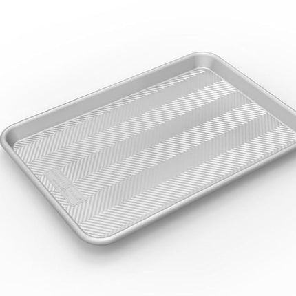 Bandeja nórdica Prism Jelly Roll, lámina para hornear de aluminio con flujo de aire mejorado, lámina de aluminio antioxidante, utensilios de primera calidad para hornear verduras, muffins, galletas y más, fabricada en EE. UU., plateada
