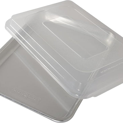 Nordic Ware Naturals Baker's Quarter Sheet with Lid, Aluminium Baking Tray, Premium Bakeware To Bake and Reheat Small Meals, Made in the USA, Silver