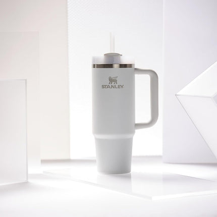 Vaso térmico Stanlely Quencher H2.O FlowState™ de 30 oz, color Frost