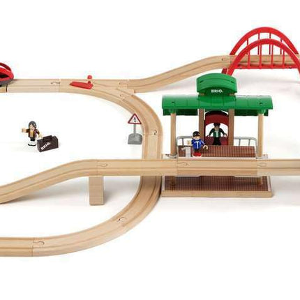 BRIO World Travel Switching Set Wooden Railway – Battery Passenger Train, Station & Switch Tracks, Includes Figures & Accessories, Compatible with BRIO World, Toy Gift for Kids 3 Years and Up