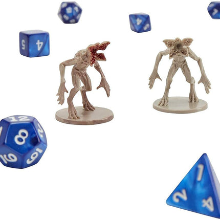 Hasbro E3702 DUNGEONS & DRAGONS - NETFLIX - Stranger Things - Juego de rol - Set de inicio - 2 figuras exclusivas - 3+ jugadores - Wizards of the Coast - A partir de 14 años, Rojo, Marrón, Blanco