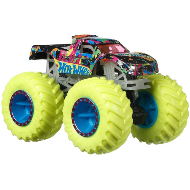 Hot Wheels 2022 Monster Trucks Vehículo de Metal a Escala 1:64 Que Brilla en la Oscuridad Podium Crasher