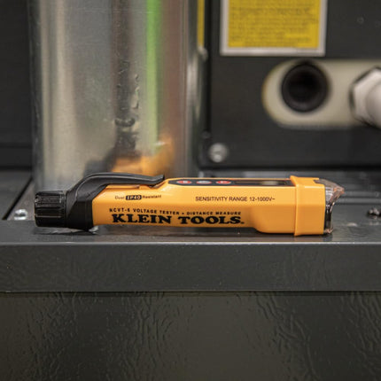 Probador de voltaje sin contacto Klein Tools NCVT-6, lápiz de CA de 12-1000 V con medida de distancia láser integrada, alarmas audibles y LED, clip de bolsillo