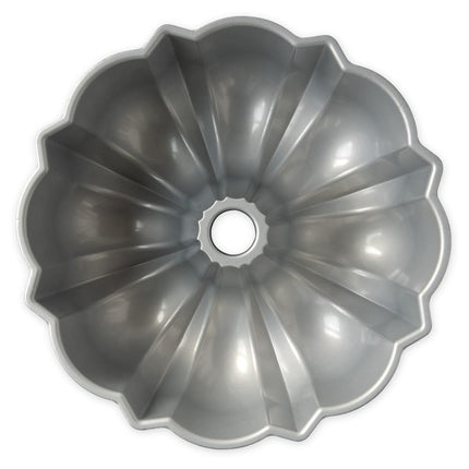 Nordic Ware Original 12-Cup Bundt Pan, Original Cast Aluminium Bundt Tin, Bundt Cake Tin with Fluted Pattern, Cake Mould Made in the USA, Colour: Graphite