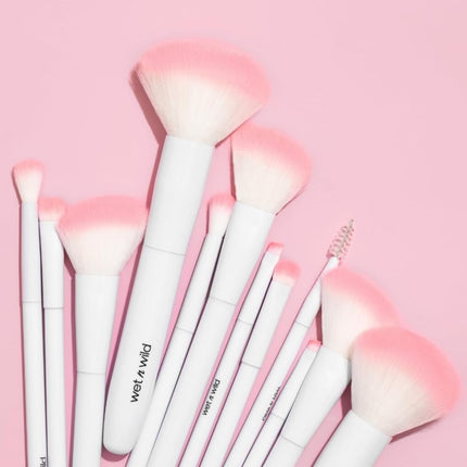 wet n wild Full Coverage Foundation Brush, Packed Bristles for All Formulas, Comfort Grip, Cruelty-Free & Vegan