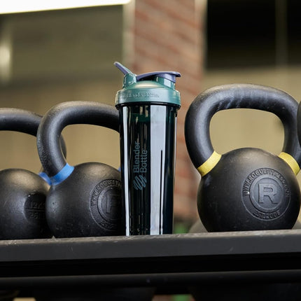 Bouteille shaker BlenderBottle Pro Series, idéale pour les shakes protéinés et les pre-workouts, 700 ml, verte