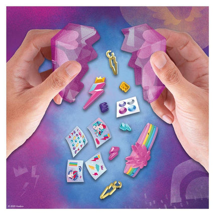 My Little Pony F2452 New Generation Crystal Adventure Zipp Storm 7.5cm White Pony with Surprise Accessories Friend Bracelet
