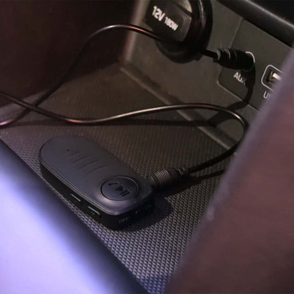 Adaptador auxiliar a Bluetooth recargable Rockville A2BT para uso en coche/casa/audio profesional