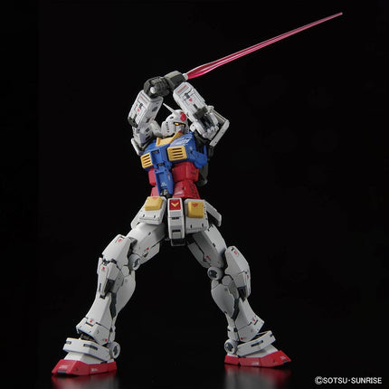 BANDAI Hobby RG Gundam 1/144 RX-78-2 Gundam Ver.2.0
