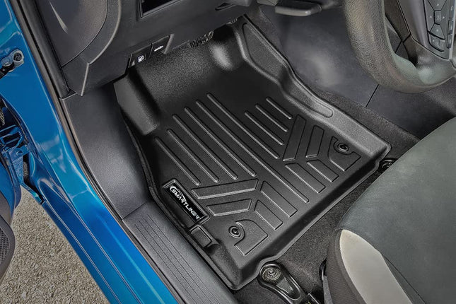 SMARTLINER Tapis de sol sur mesure toutes saisons (2 rangées) et tapis de coffre noirs compatibles avec Nissan Versa 2020-2023 (uniquement pour transmission automatique)