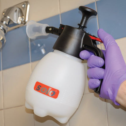 Solo 418 One-Hand Pressure Sprayer Ergonomic Grip for Gardening, Fertilizing, Cleaning & General Use Spraying, 1 Litre, White and Red, White and Red
