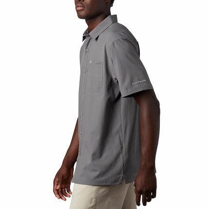 Columbia Men's Slack Tide Camp Shirt, Short Sleeve Shirt, City Grey, Small