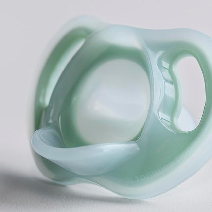 Tommee Tippee Ultra-Light Silicone Baby Pacifier, Boy - 6-18m, 4pk, Blue