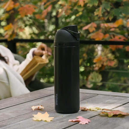 Owala FreeSip Insulated Stainless Steel Water Bottle with Push Button and Built-in Straw, 940 ml, Very, Very Dark
