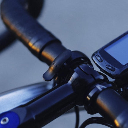 Knog Oi Prima Bike Bell – Loud 80dB Ring, Wrap-Around Design, WAVETEK Hammer, Durable Build, Easy Install – 2 Sizes to Ensure Correct Fit.