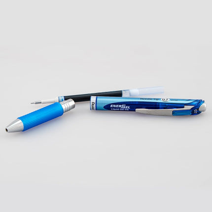 Pentel EnerGel RTX - Juego de bolígrafos retráctiles de tinta de gel líquida prémium, punta de aguja (0.7 mm), ultrasuaves, trazo medio, tinta azul, paquete de 10