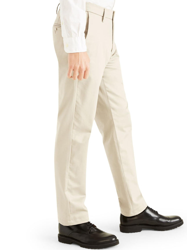 DOCKERS Pantalón Recto de Algodón Elástico Signature Lux para Hombre, Color Nube, Talla 8-10