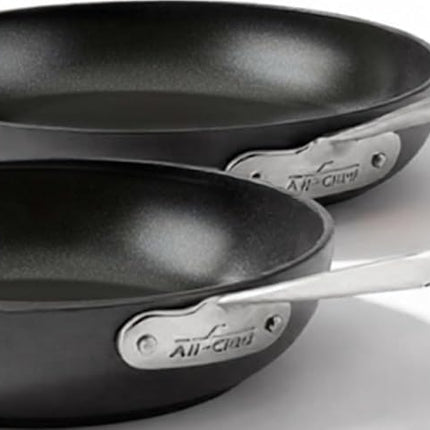 Batterie de cuisine antiadhésive All-Clad HA1 en aluminium anodisé dur, comprenant une sauteuse avec couvercle de 3,8 litres et une poêle à frire de 25 cm, compatible induction, four et gril jusqu'à 260°C, noire