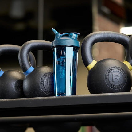 Vaso mezclador BlenderBottle Pro Series, perfecto para batidos de proteínas y pre-entrenamiento, 710 ml, azul océano