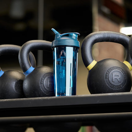 BlenderBottle Shaker Bottle Pro Series Perfect for Protein Shakes and Pre Workout, 24-Ounce, Ocean Blue