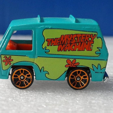 SCOOBY-DOO! THE MYSTERY MACHINE Hot Wheels 2012 New Models Series #38/50 Scooby Doo Mystery Machine 1:64 Scale Collectible Die Cast Car