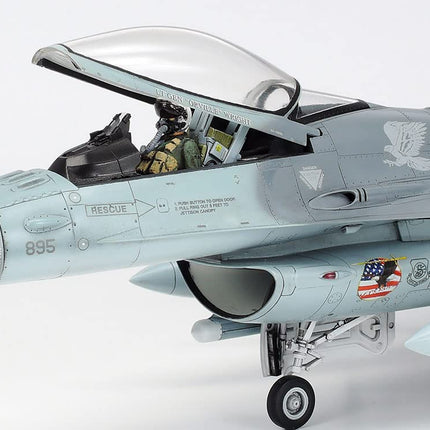 Tamiya TM61098 Lockheed F-16CJ Falcon Model KIT