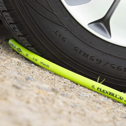 Tuyau à air comprimé Flexzilla HFZ12100YW4 ZillaGreen 100 pi, limiteurs de courbure MNPT, 1/2 po x 100 pi avec raccords 1/2 po