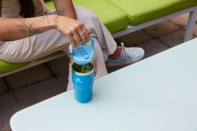 Gobelet de voyage Stanley IceFlow 2.0 Flip Straw avec poignée 590 ml | Couvercle vissé et paille relevable | Bouteille d'eau étanche | Acier inoxydable isotherme | Sans BPA | Azur