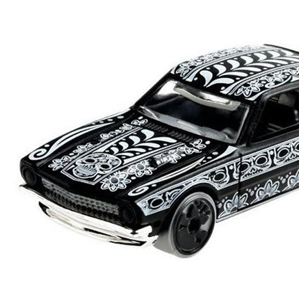 Voiture Hot Wheels « '71 Maverick Grabber Halloween » à l'échelle 1:64, noire, 2" x 3" x 1.5"